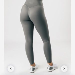 Medium Alphalux Essential Legging - Alphalete
